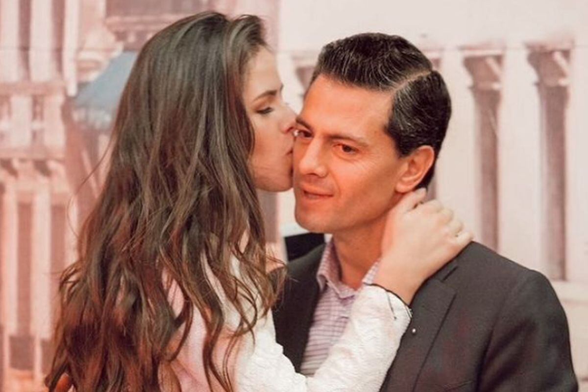 La joven junto a su padre Enrique Peña Nieto, a quien no duda en llenarlo de besos y halagos (Foto: Nicole Peña / Instagram)