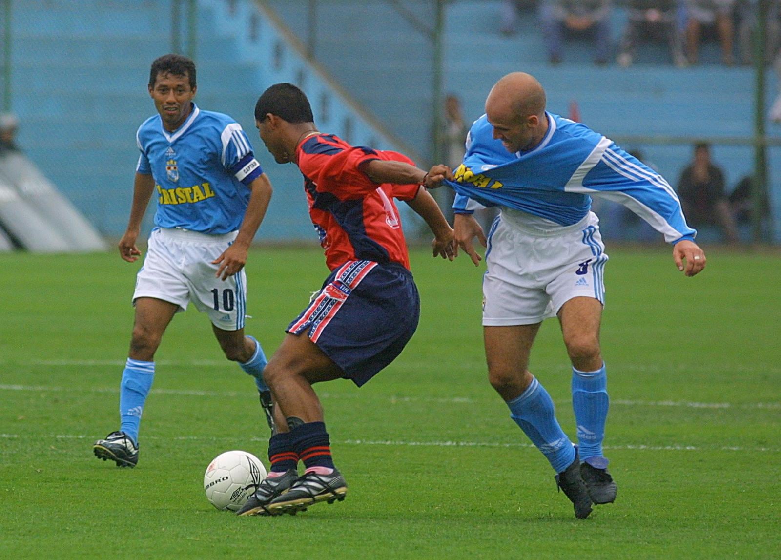 Gustavo Grondona se puso la celeste tras pelea con Javier Aspauza (Foto: GEC)