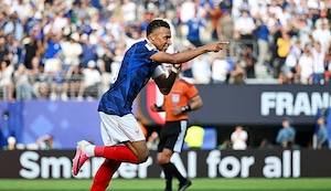 ¡Mbappé hace historia! Marcó un golazo ante Suecia, puso en ventaja a Francia y rompió un récord que ni Messi tiene