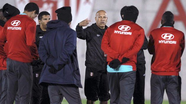 Roberto Mosquera puso el pecho por la selección tras derrota por 6-0 ante el País Vasco. (EFE)
