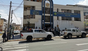 Arequipa: Lanzan bomba y explota en patio de vivienda
