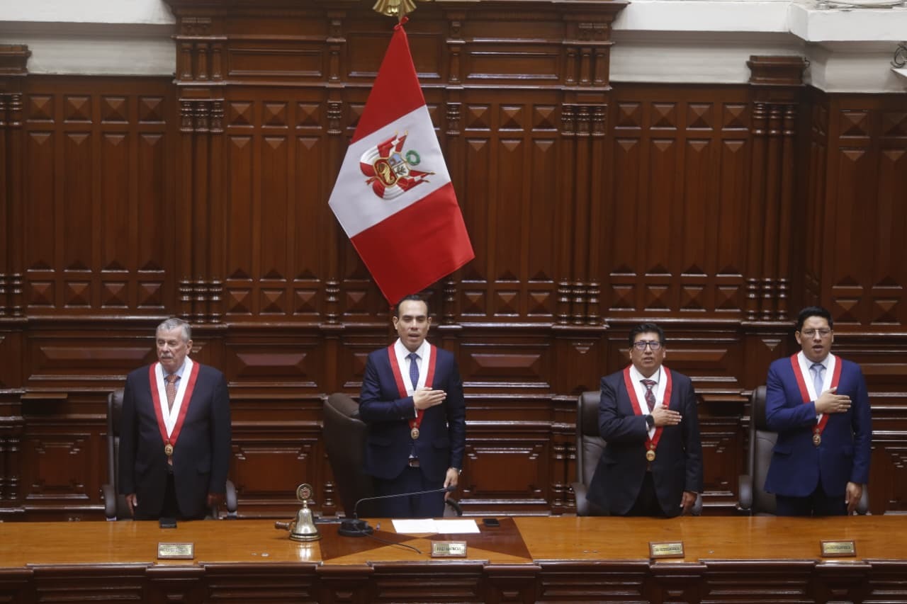 Gran parte de la culpa de esta terrible situación es de los partidos políticos, que nos presentan candidatos lamentables.