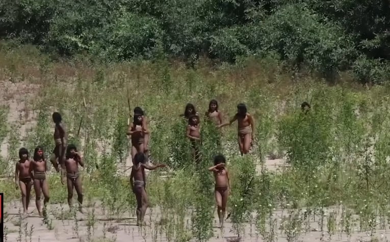 Tribu de no contactados en la Amazonía peruana. ( Paul Rosolie)