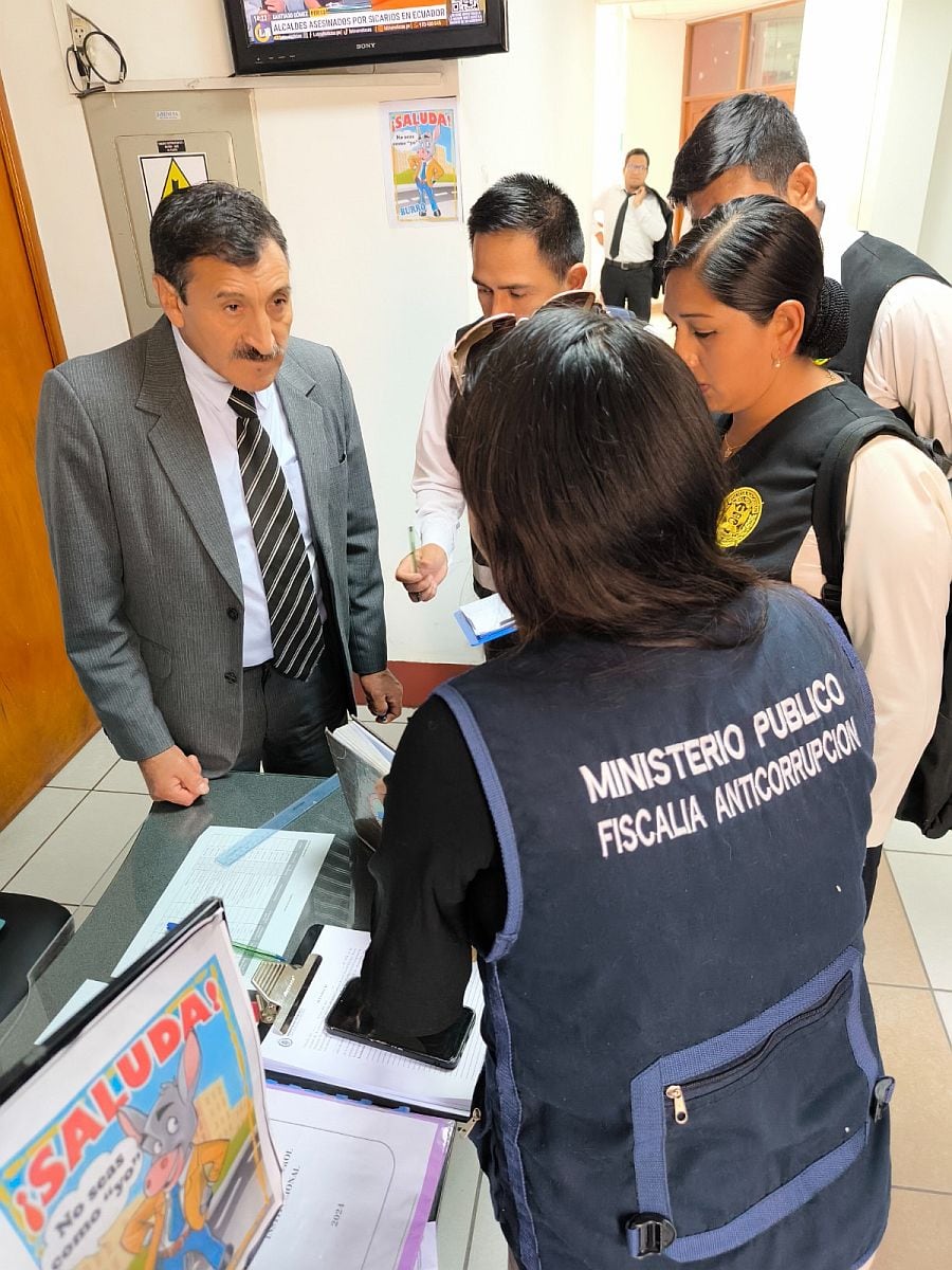 Fiscales anticorrupción acuden a sede del GORE Ayacucho por presunto retiro de documentos. (Foto: Difusión)