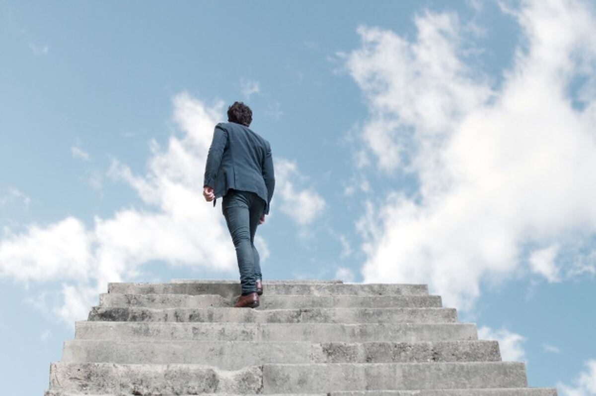 Llegar a la cima requiere de mucho esfuerzo. (Foto: Freepik)