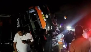 ¡Tragedia en la carretera! Bus que iba de Pucallpa a Lima se despista y deja 11 muertos y más de 20 heridos