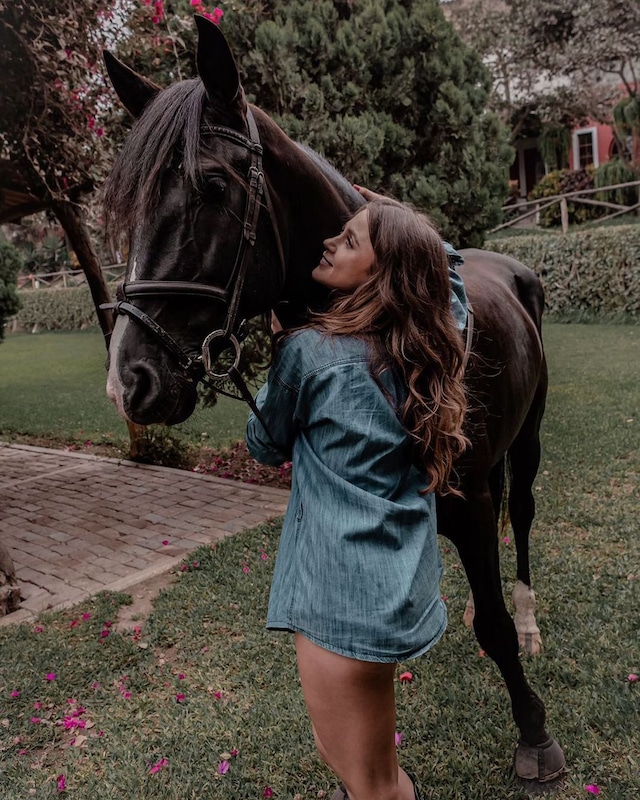 Conozca un poco más de Ducelia Echevarría, la modelo nacida en Pozuzo que fue ampayada con un hombre casado.