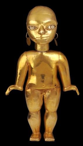 La Venus de Frías. Esta figura, trabajada en oro fino de 24 kilates, fue hallada en la localidad de Frías, serranía de Piura.