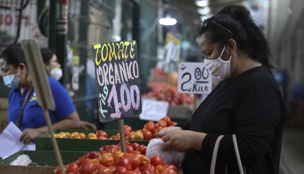 Las compras solo podrán ser realizadas por un integrante de la familia. (Foto: Britanie Arroyo / GEC)