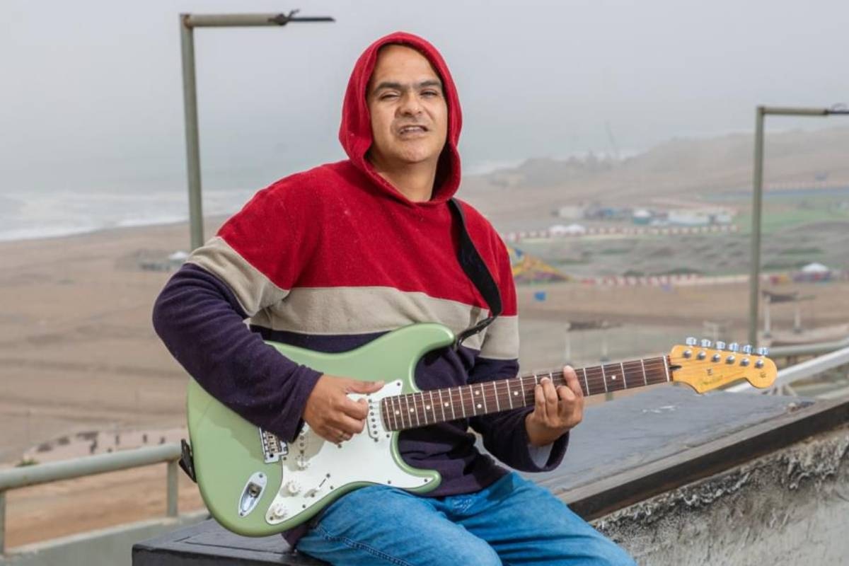 Rockero Rafo Ráez admira la salsa y el landó (Foto: Allengino Quintana)