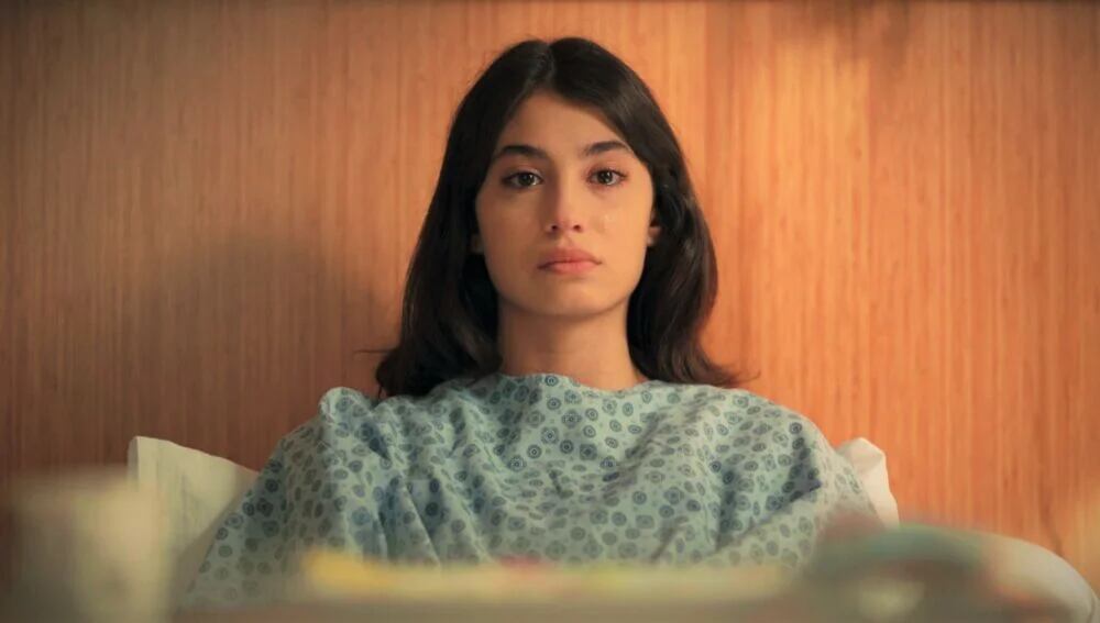 Cemile está muy afectada por la muerte de su hermana en la telenovela turca "Hermanos" (Foto: NG Medya)