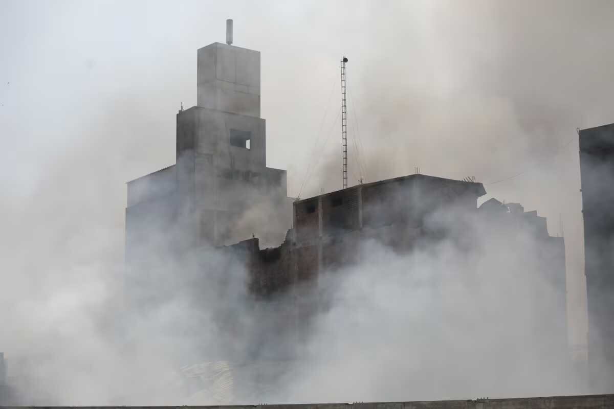 Incendio en el Cercado de Lima continua. Foto: GEC