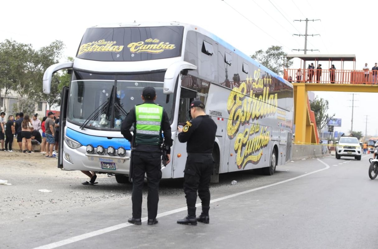 Balean bus de Las Estrellas de la Cumbia y dejan tres personas heridas. (Foto: GEC)