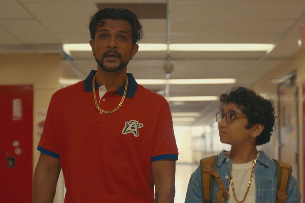 Utkarsh Ambudkar (Suresh) y Manny Magnus (Prem Patel) protagonizan "World's Best", el nuevo musical de Disney+.