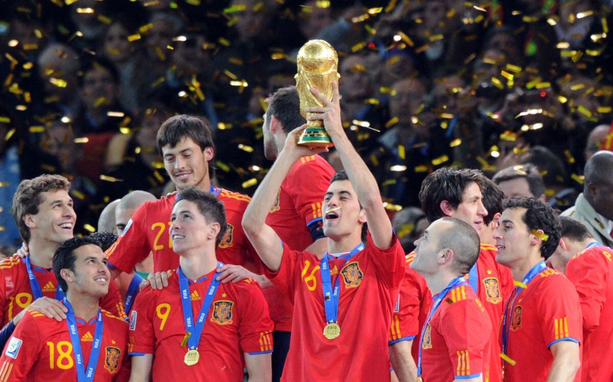 Levantando la Copa del Mundo en Sudáfrica 2010 (Foto: AFP)