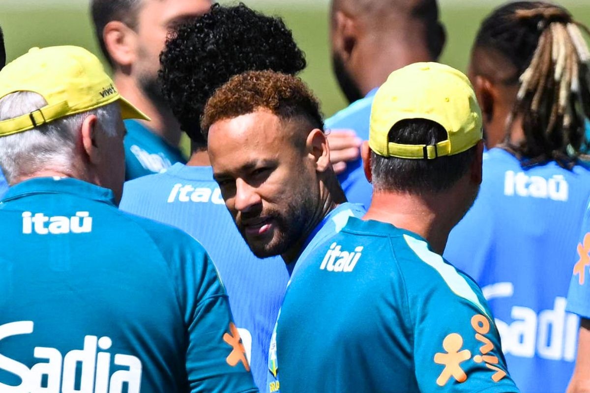 Neymar culminó su segundo entrenamiento con la Canarinha (Foto: AFP)