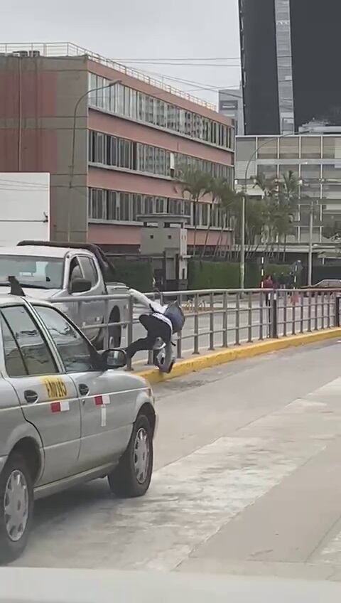 Momento de la huida tras perpetrar el robo.