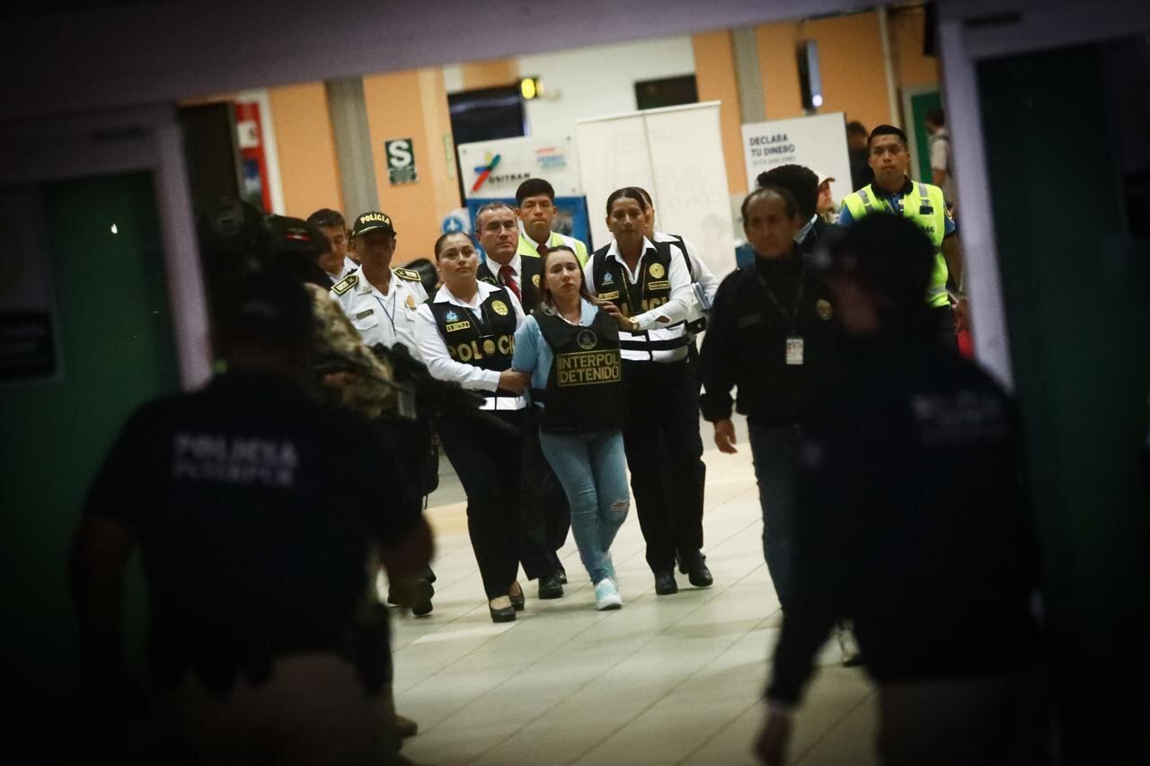 Llegada desde Colombia al país, de la venezolana Wanda Del Valle, acusada de liderar una banda delictiva de trata de personas. Foto: César Grados/@photo.gec