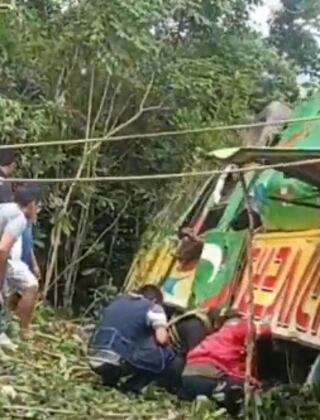 San Martín: Cuatro fallecidos y 15 heridos deja despiste de bus en Moyobamba