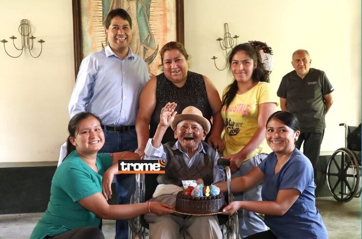 Marcelino Abad, don 'Mashico', por muchos años vivió solo y sin los servicios adecuados, hoy está en una casa hogar de Huánuco donde le brindan cariño y atención. (Isabel Medina / Pensión 65/Trome).