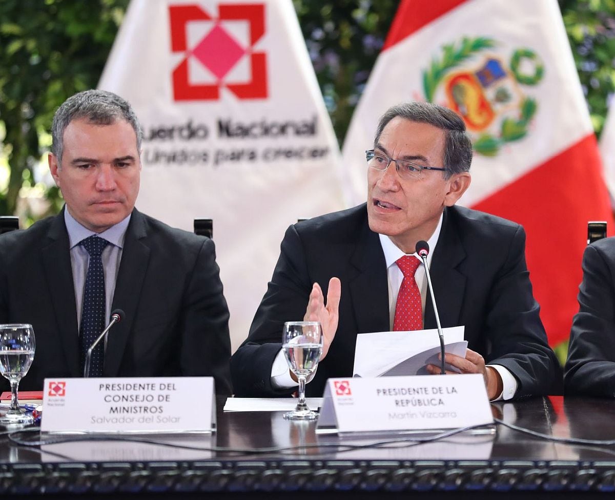 Martín Vizcarra y Salvador del Solar son objeto de nuevas denuncias constitucionales por disolución del Congreso. (foto: Andina)