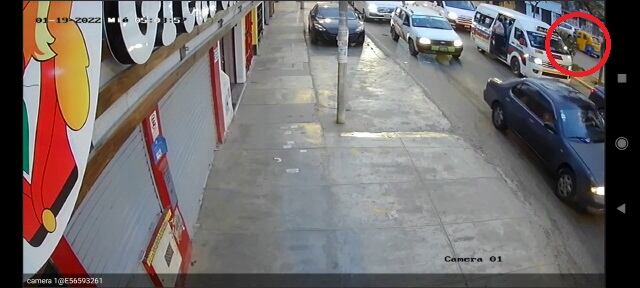 Hampón fugó en la mototaxi amarilla y celeste que se observa en una esquina del vídeo.