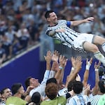 Jugó su peor partido del Mundial, pero le bastó frotar el balón