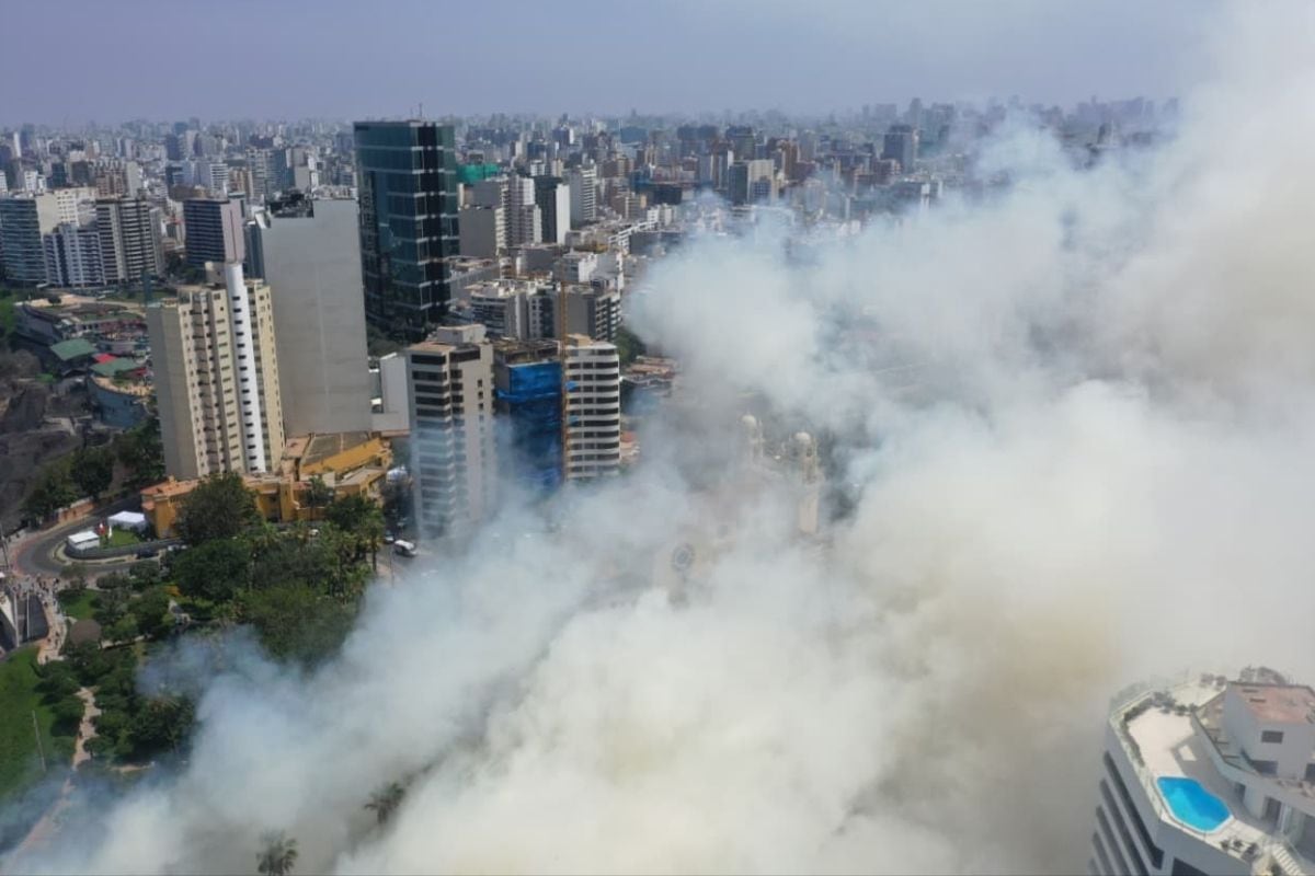 Vecinos sufren por densa humareda en Miraflores (Foto: GEC)