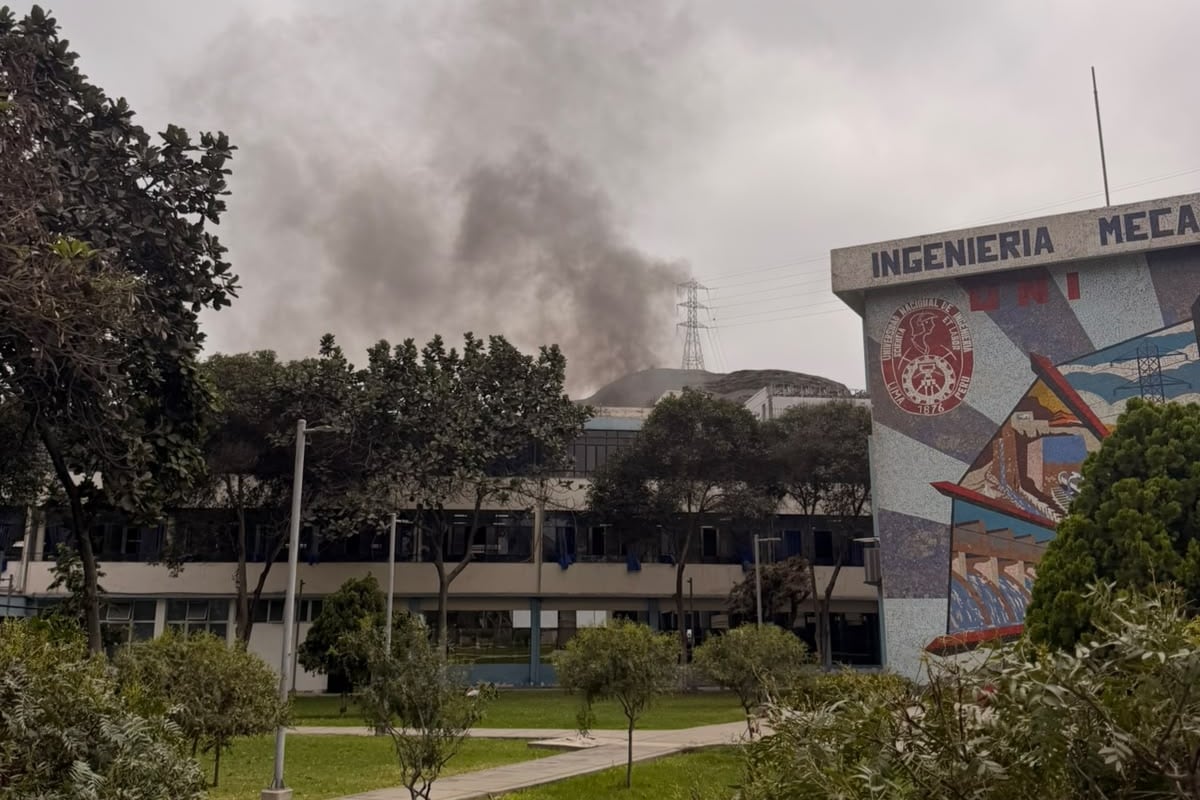 UNI suspende actividades académicas en Facultad de Ingeniería Mecánica tras incendio en laboratorio. (Foto: X / @Aderly)