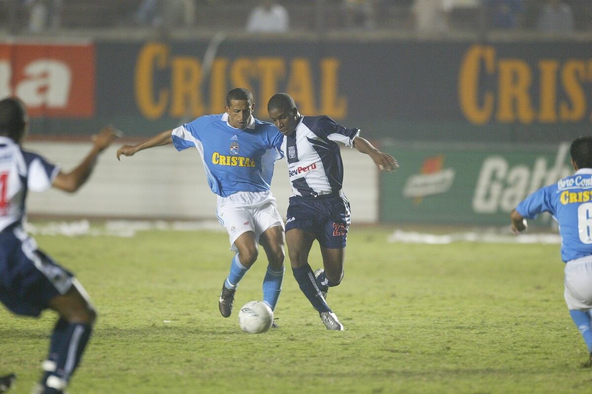 El 31 de enero del 2004, Alianza Lima derrotó a Sporting Cristal por 2-1 con goles de Jefferson Farfán y Roberto Silva, descontando Jorge Soto para los cerveceros. Con este triunfó Alianza se coronó Campeón Nacional del año 2003. (Foto GEC Archivo)