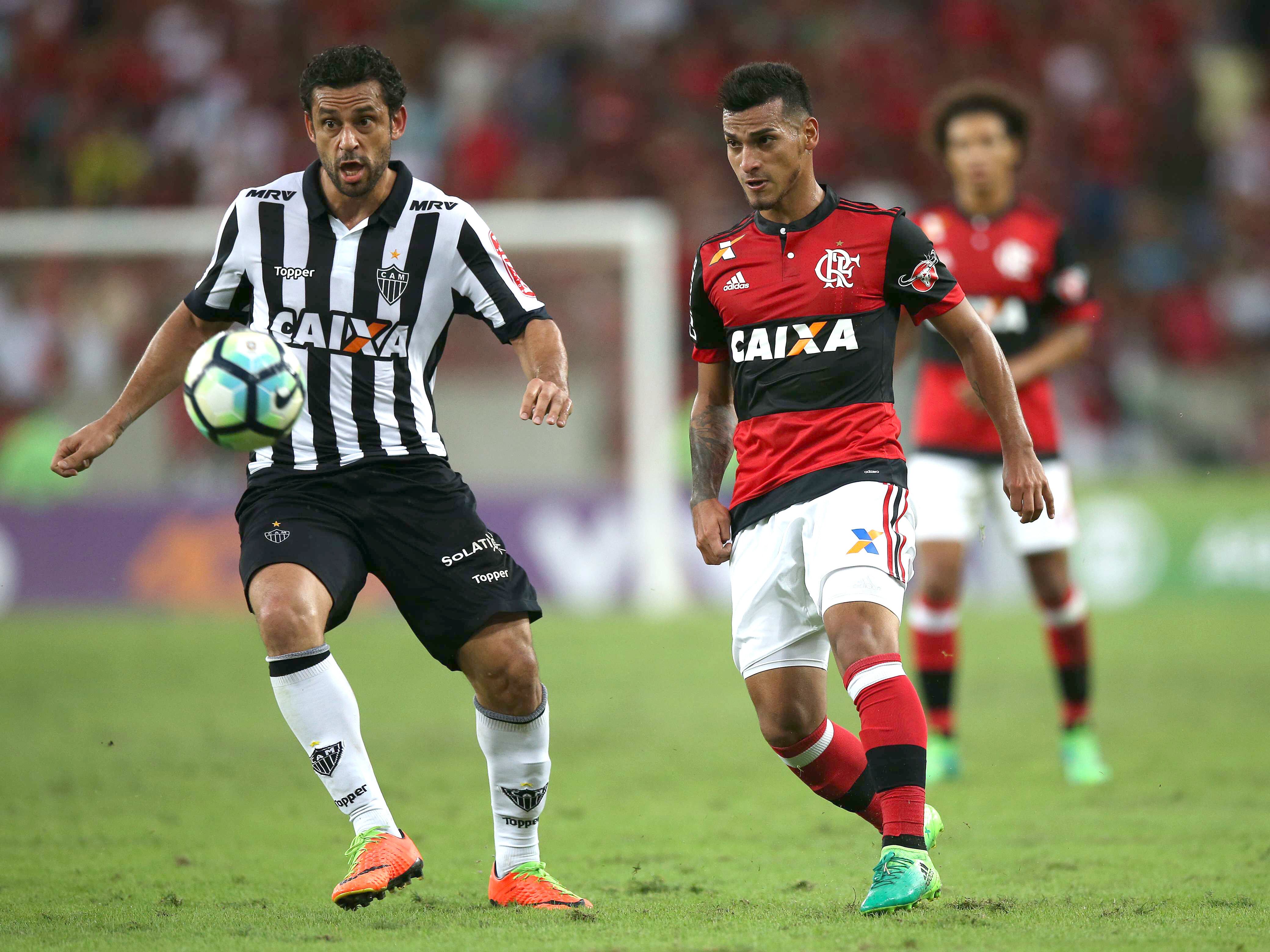 Miguel Trauco tiene muchos problemas para marcar y en Flamengo empezó a demostrarlo (Foto: EFE)