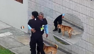 ¡ABRAZO QUE CONMUEVE! Sereno ayuda a joven a reencontrarse con su perrito perdido en Miraflores
