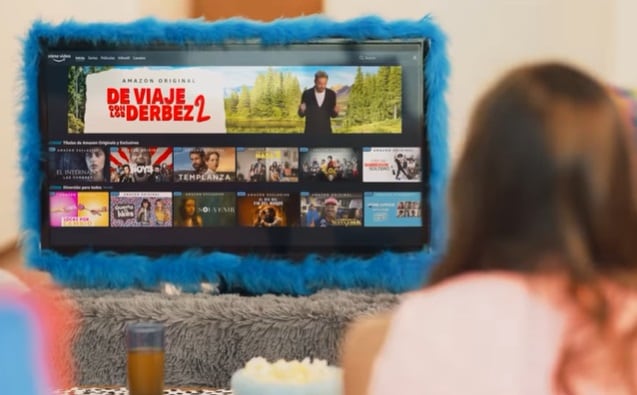 En el video de YouTube podemos ver a Consuelo Duval, bajo la piel de la polémica "Federica", reclamándole a Ludovico P. Luche por el viaje que planeó para su otra familia, los Derbez. (Foto: canal de YouTube Eugenio Derbez)