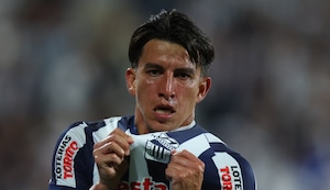 ¡Noche de locura en Matute! Gaibor firma doblete y Alianza golea 4-0 a Cusco FC