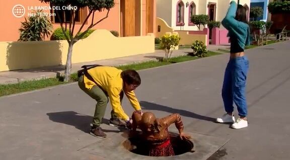 Los celos descontrolados de Elisa parece que no tienen cuando acabar y el personaje de Melania Urbina se convirtió en su segunda víctima (Foto: América Televisión)