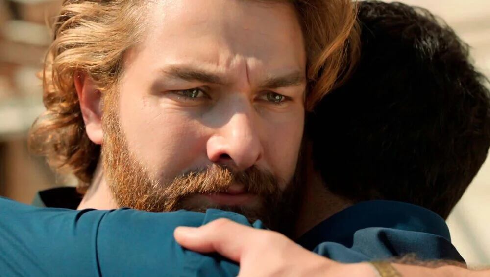 Demir se disculpa con Fikret (Foto: Tims & B Productions)