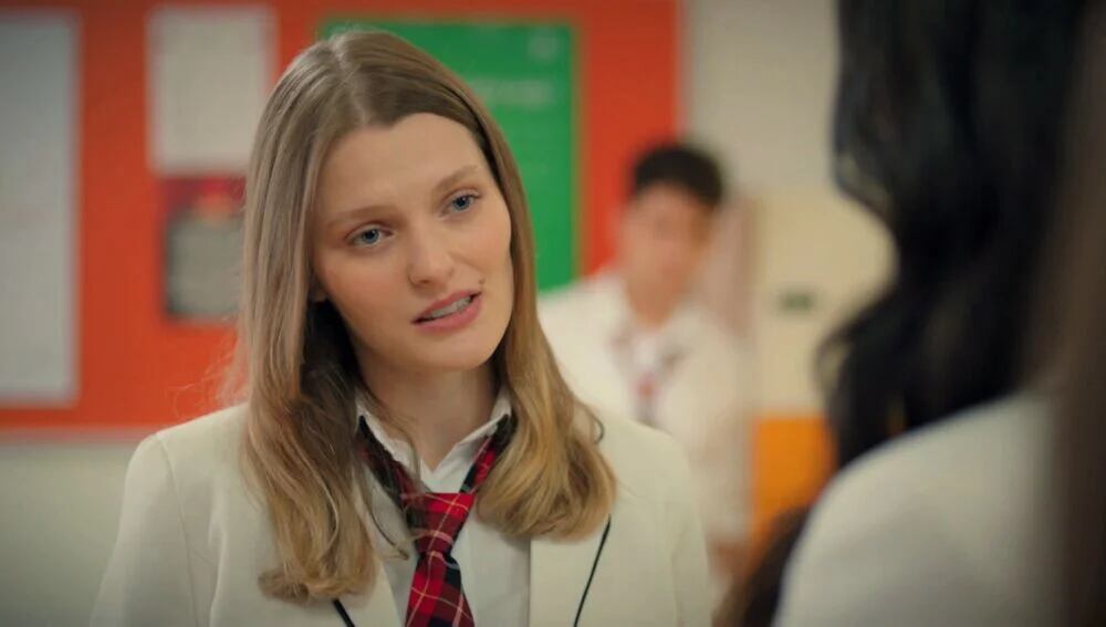 Harika saca a la luz los secretos de sus amigas en la telenovela turca "Hermanos" (Foto: NG Medya)