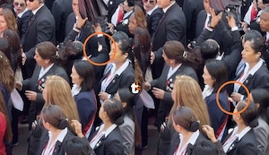 ¡Lanzan huevo a la presidenta! Keiko Fujimori fue atacada durante la Procesión de la Bandera en Tacna