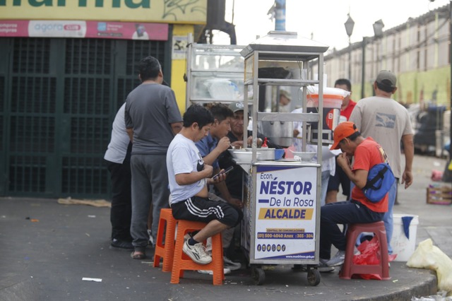 Recorrido después de los festejos de Año Nuevo al amanecer en las calles de Lima. Foto: Joseph Angeles/@photo.gec