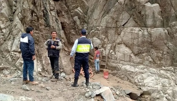 Dos muertos tras caída de huaico en Arequipa
