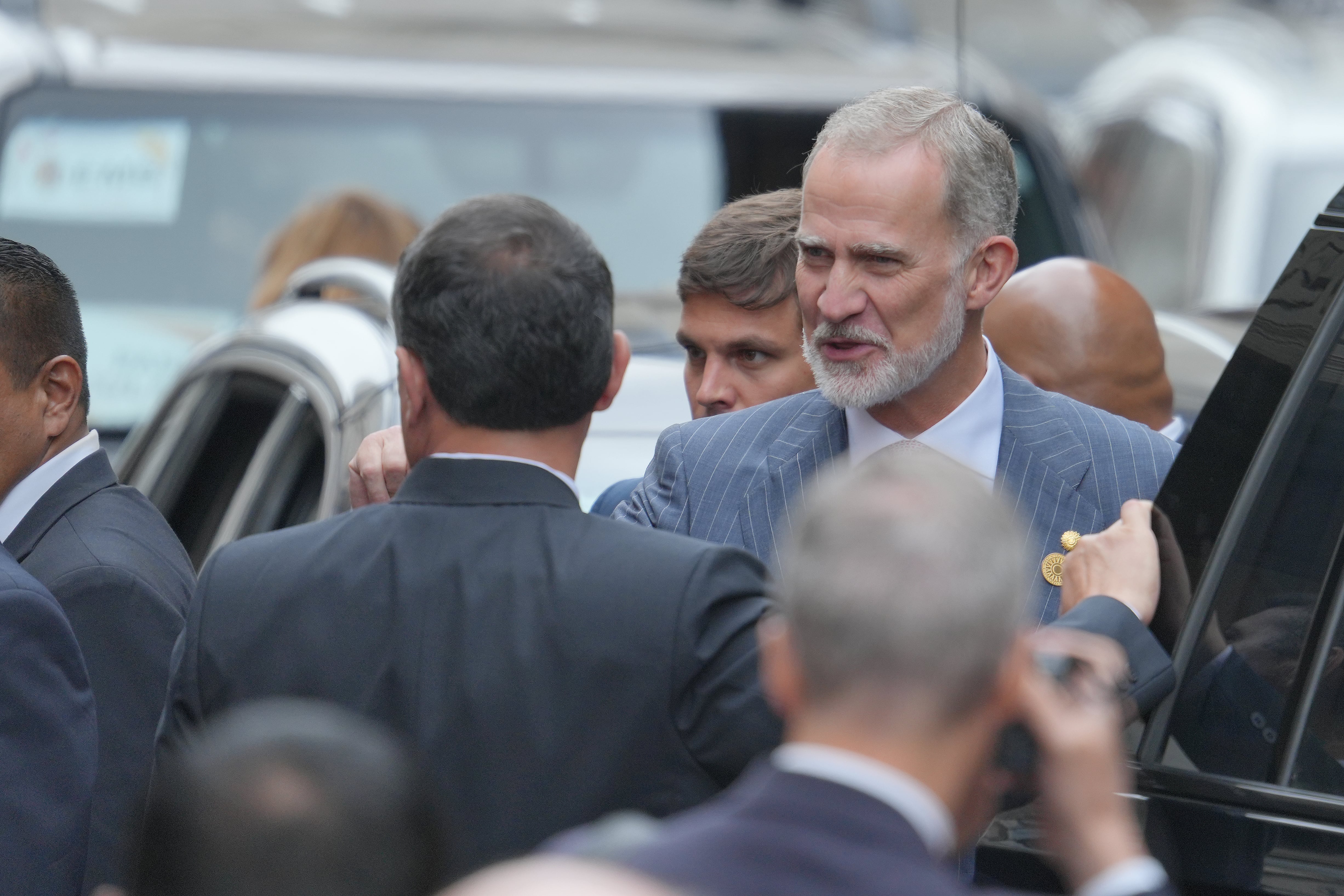 El rey de España, Felipe VI, llega para los actos oficiales de la transmisión de mando e investidura de la presidenta electa de Perú, Keiko Fujimori, este martes, en Lima (Perú). Foto: EFE/ John Reyes Mejia