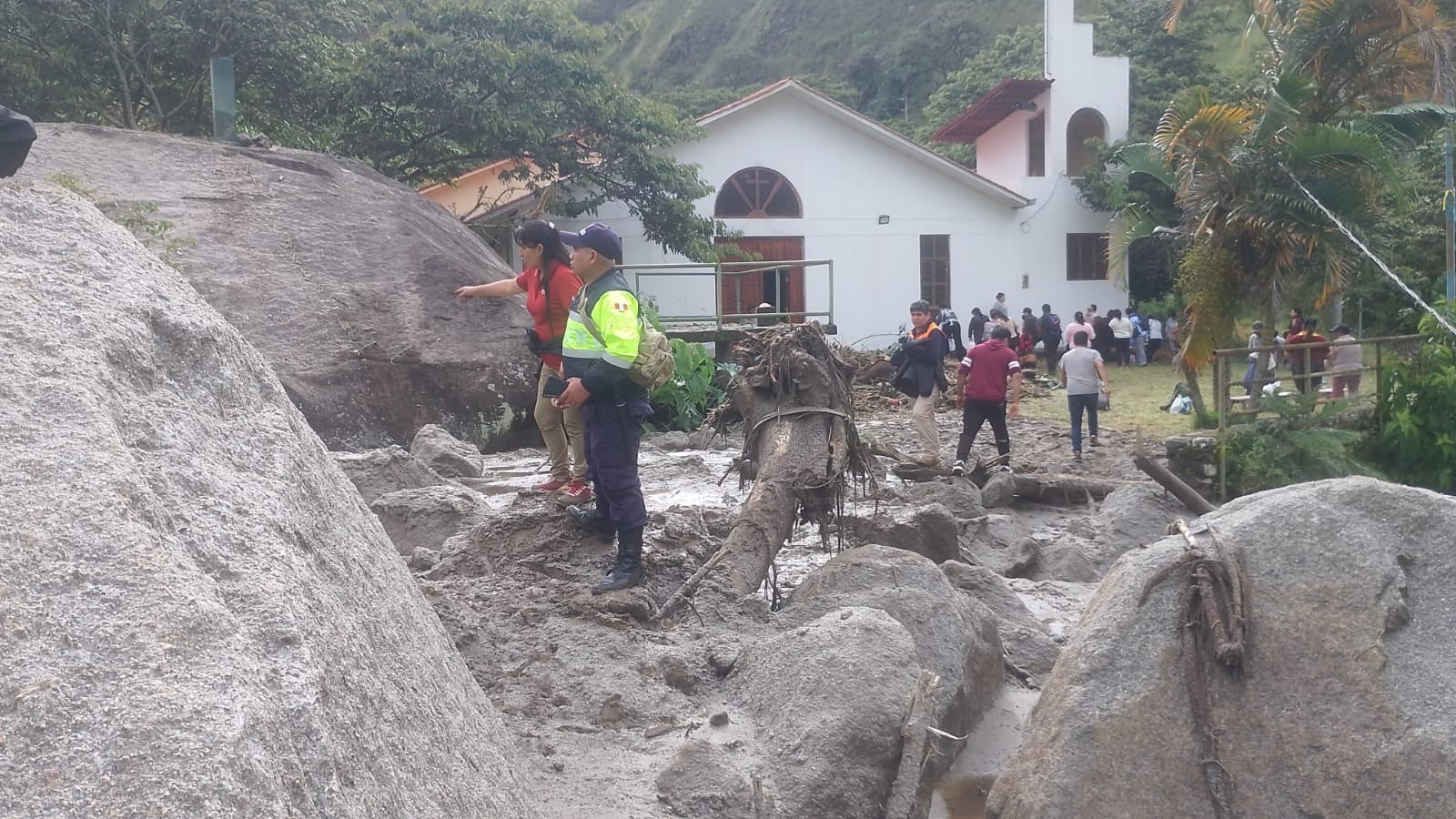 Se reportaron dos fallecidos por huaico en el distrito de Machu Picchu, con afectación a viviendas, hospedaje, templo. (Difusión)