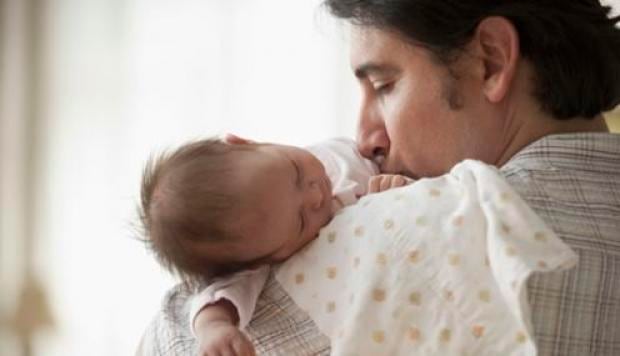 La Ley N° 30807 regula los plazos para el derecho de licencia por paternidad a los trabajadores de la actividad pública y privada (Foto: GEC)