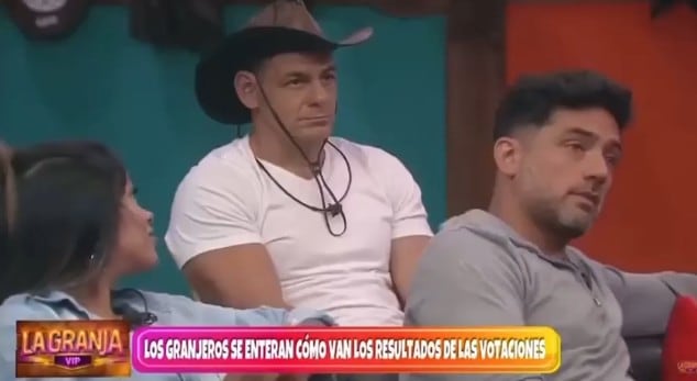 Shirley Arica voltea a ver la reacción de Mark Vito.