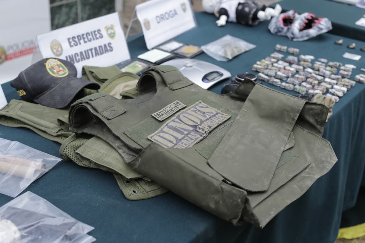 Los Chukis del Sur utilizaban chalecos policiales para sus fechorías. Foto: Cesar Bueno @photo.gec