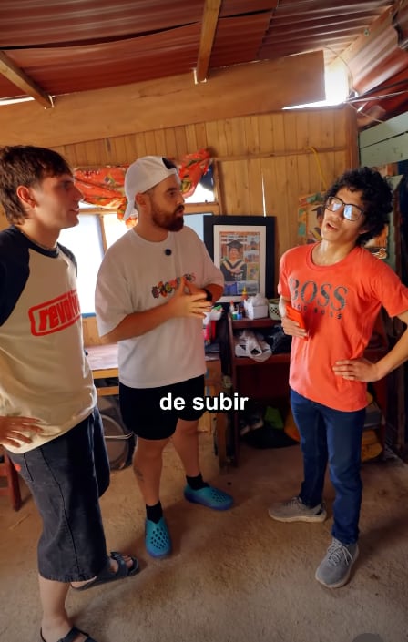 Gaspi e Ibai Llanos quedaron sorprendidos por la habilidad de Koiran para solucionar problemas y poder trasmitir desde un espacio improvisado dentro de su casa.