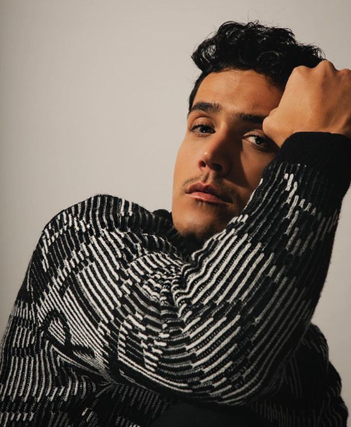 El primer protagónico de Mario Morán es con "Se llamaba Pedro Infante" (Foto: @carlosbernaal / Instagram)