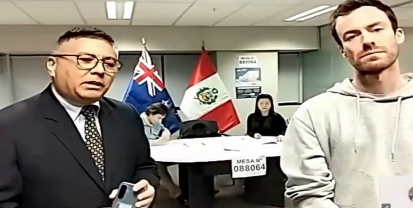 Tres mesas en las ciudades de Wellington y Auckland se instalaron para recibir a los 841 compatriotas.