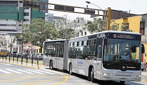 Usuarios reportan caos en la Estación Central del Metropolitano tras modificación de rutas