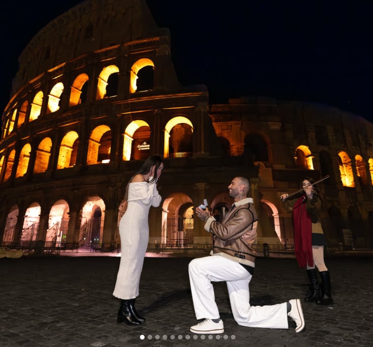 Angie Arizaga es sorprendida por Jota Benz en Roma con anillo de compromiso.